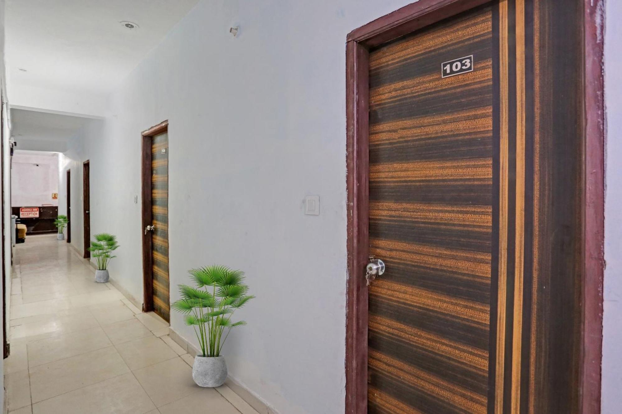 Hotel O Imperial Residency Near Dashrath Puri Metro Station New Delhi Exterior foto